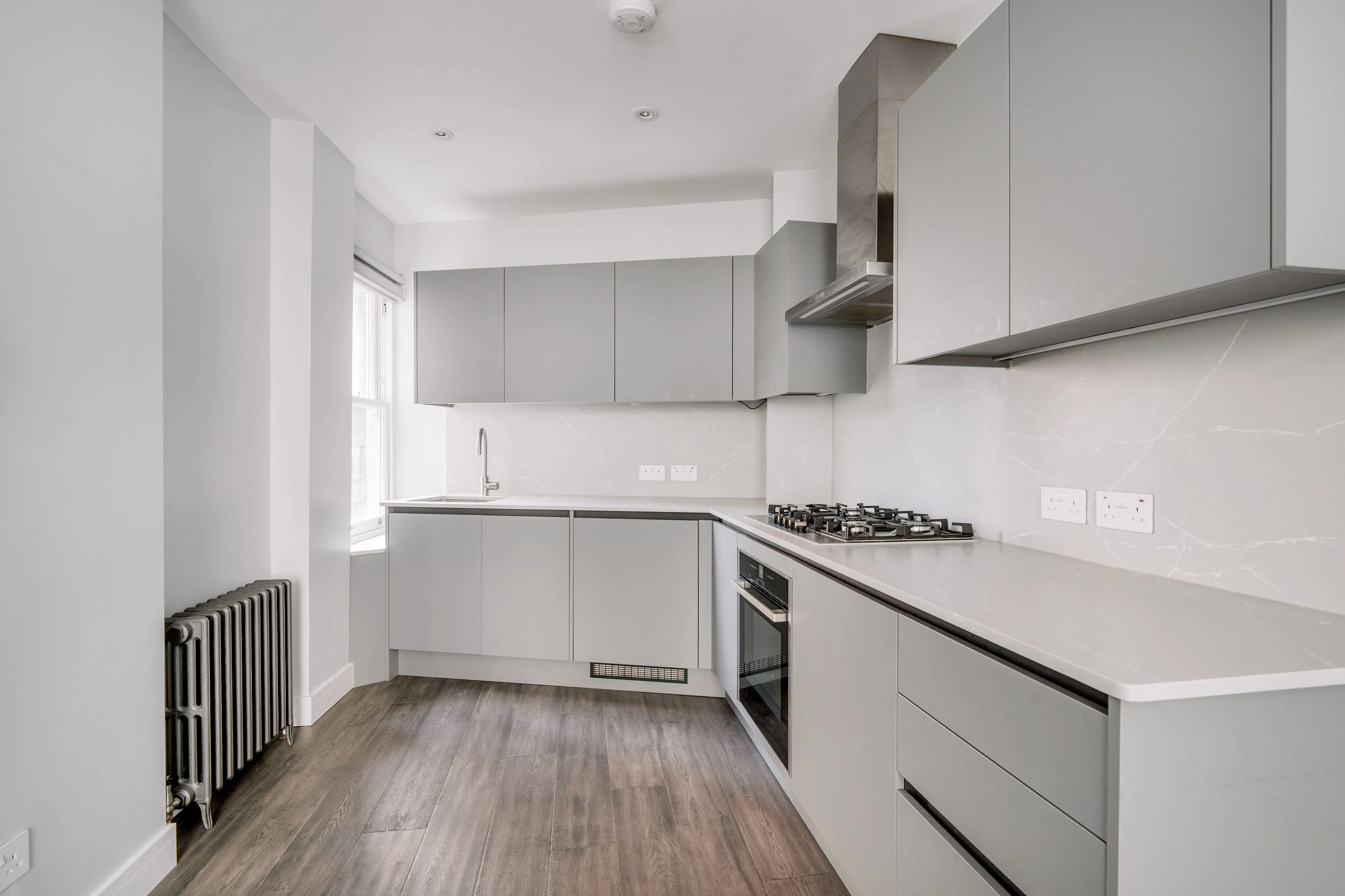 Flat Monmouth Street in Greater London
