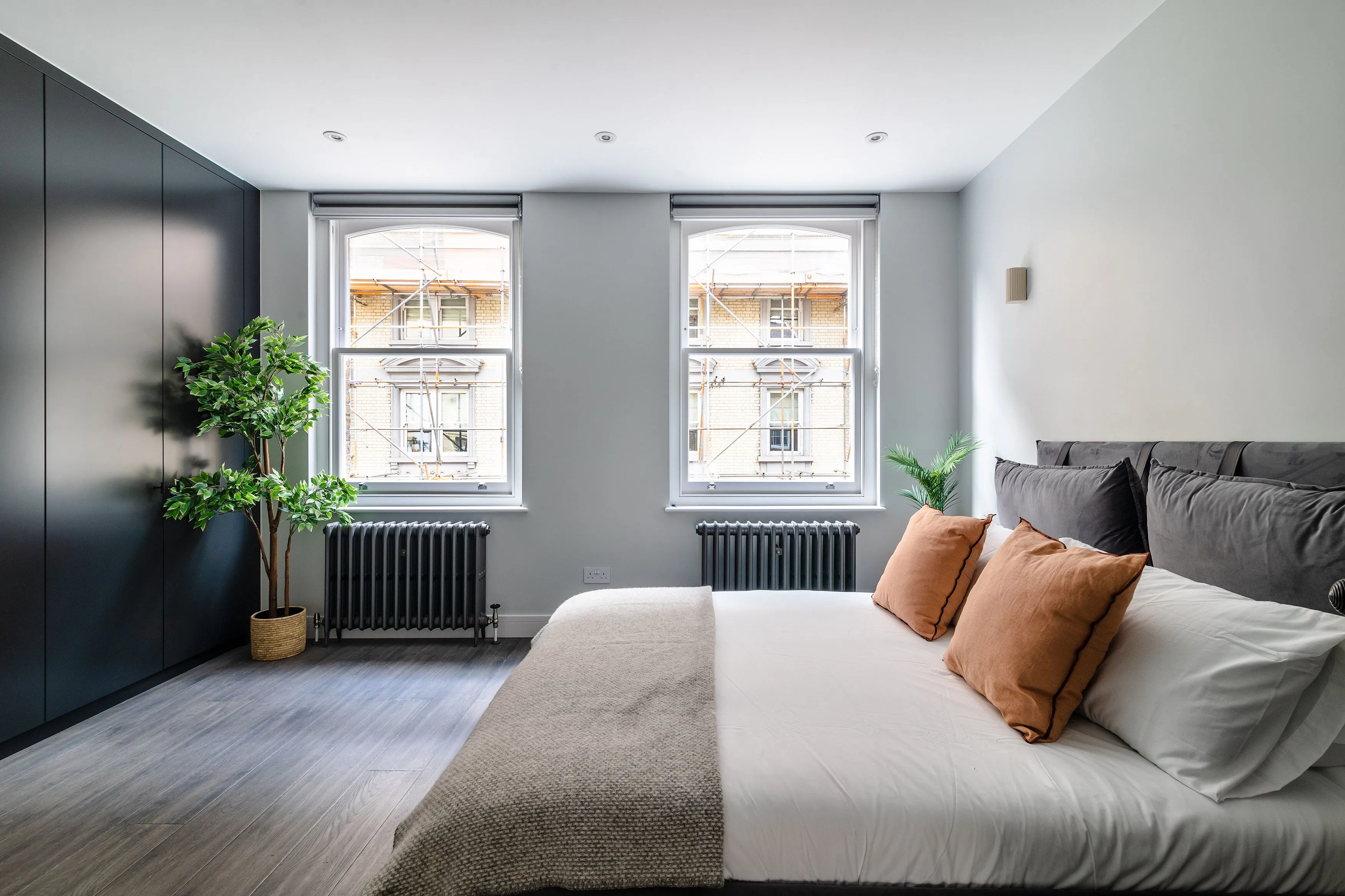 Flat Monmouth Street in Greater London