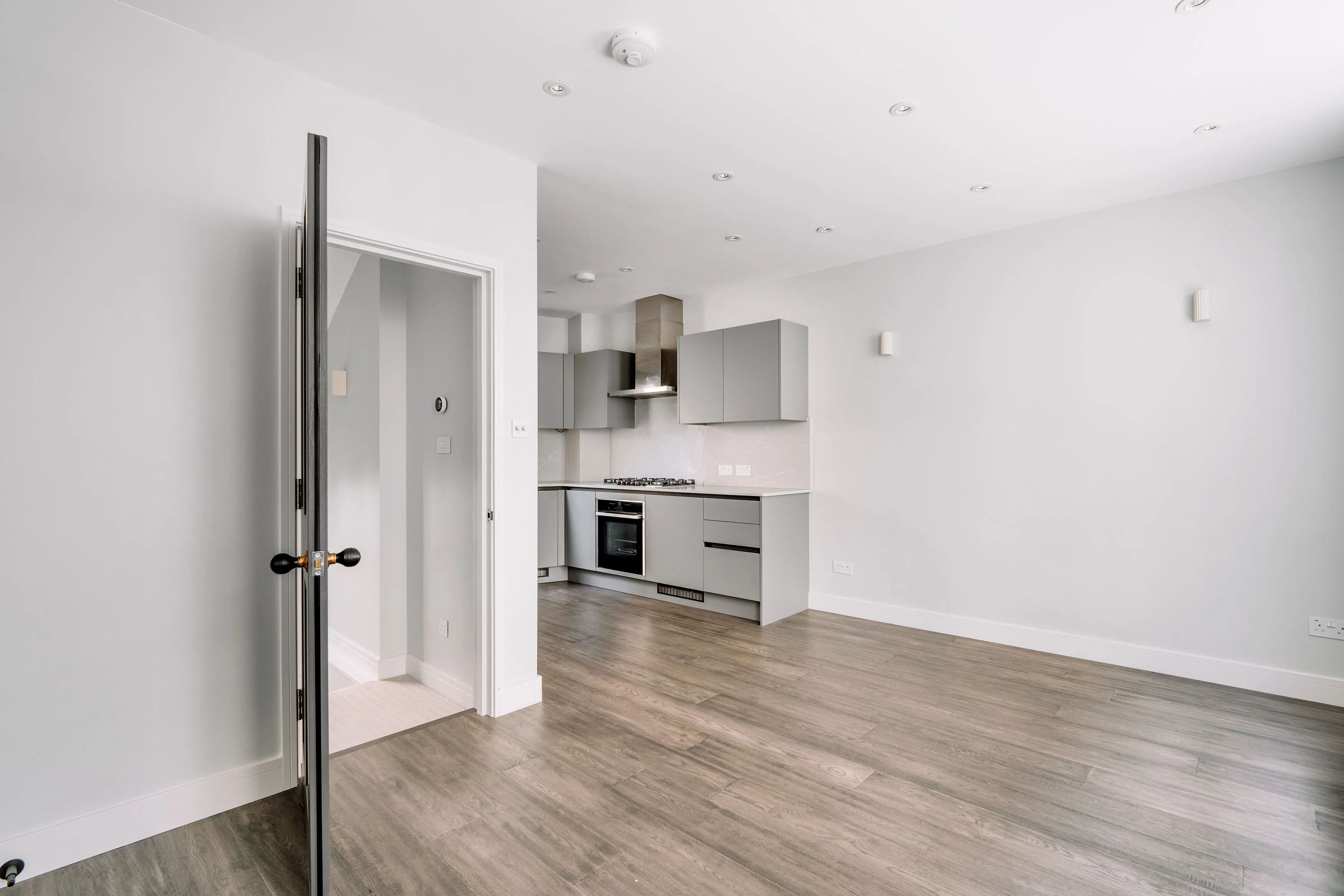 Flat Monmouth Street in Greater London