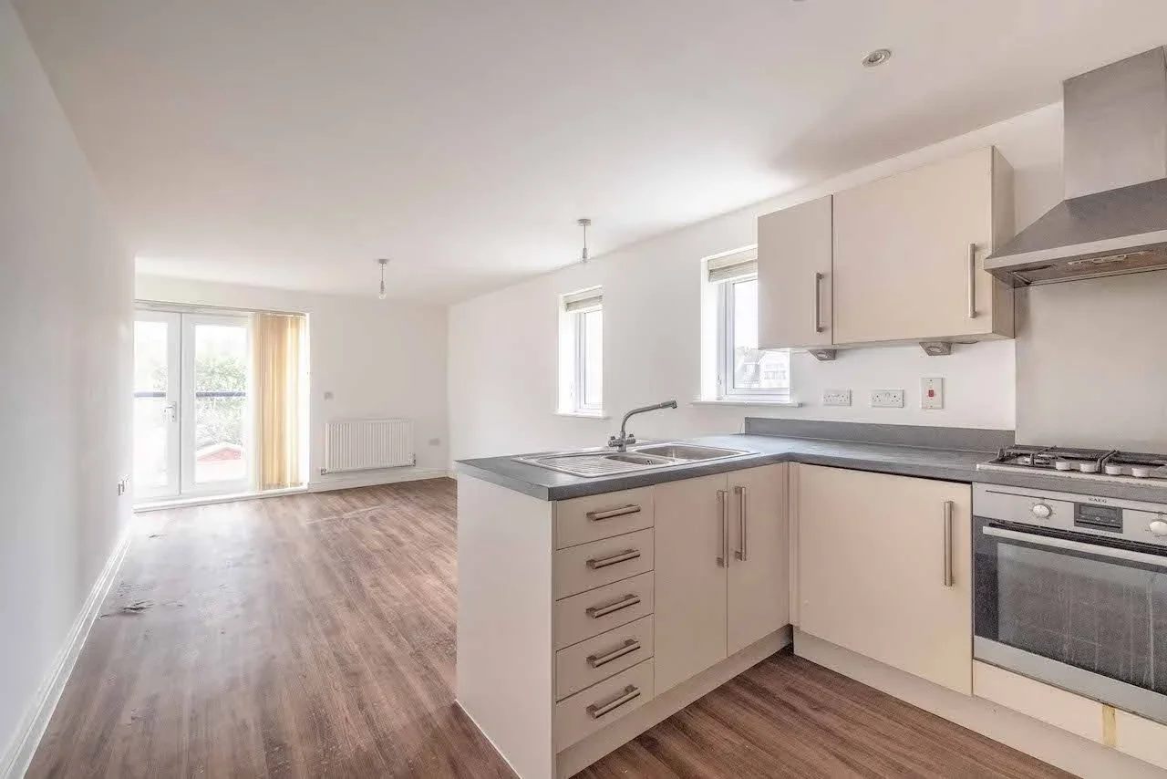 Flat Chadwick Road in Slough