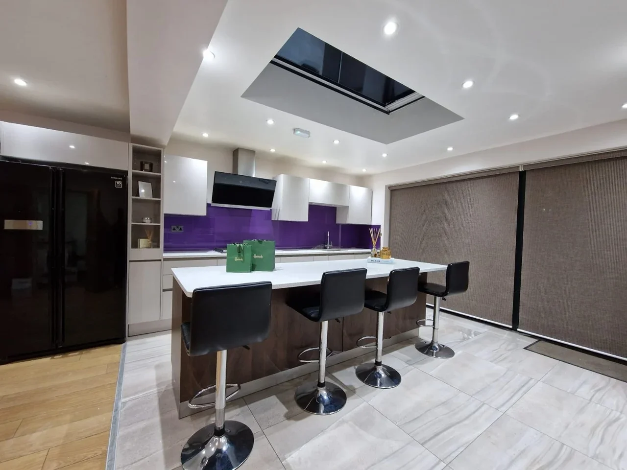 Room Highlands Close in Greater London