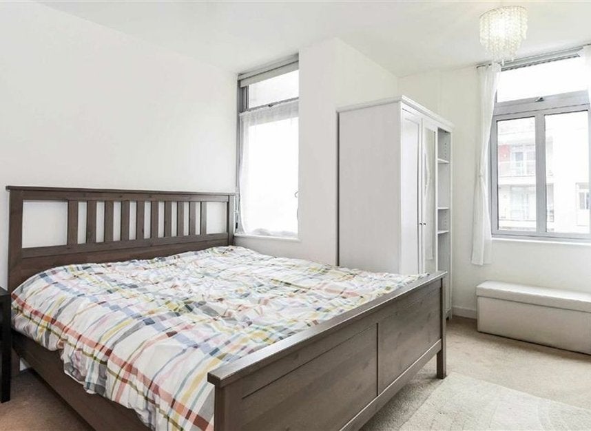 Flat Wilson's Place in Greater London