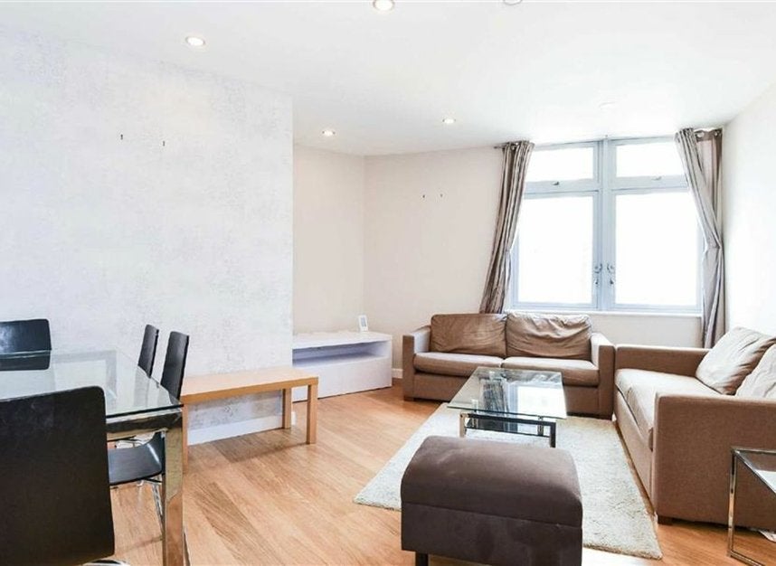 Flat Wilson's Place in Greater London
