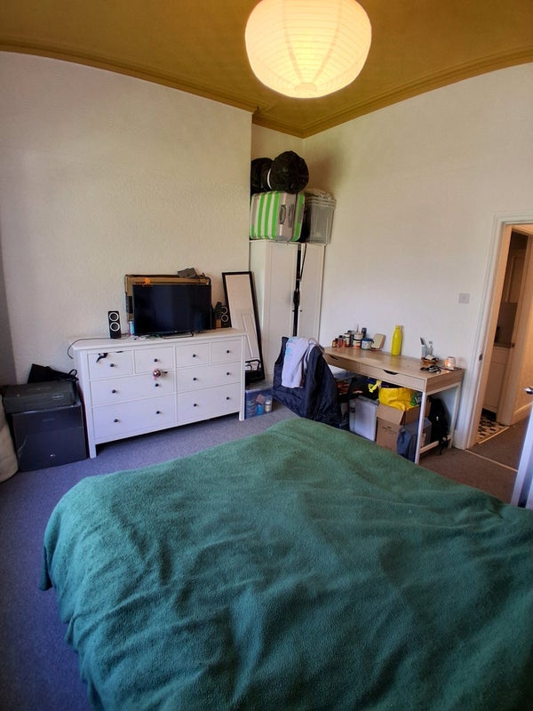 Room Firs Avenue in Manchester