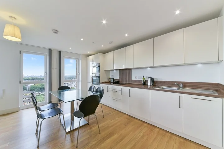 Flat Hannaford Walk in Greater London