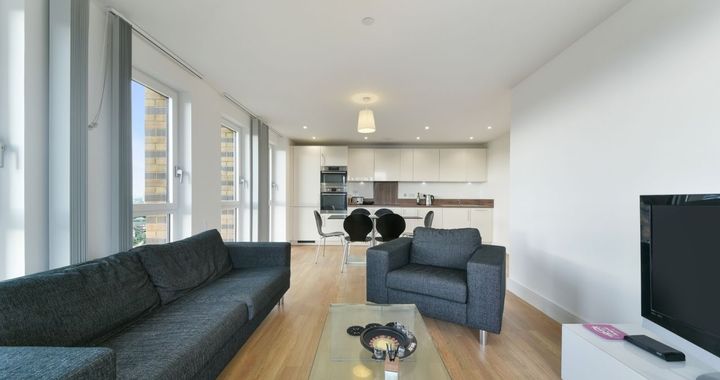 Flat Hannaford Walk in Greater London