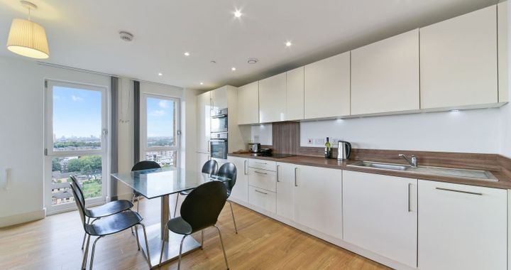 Flat Hannaford Walk in Greater London