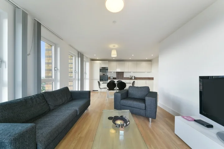 Flat Hannaford Walk in Greater London