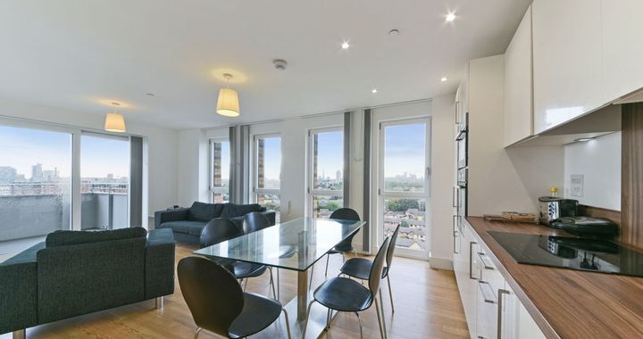 Flat Hannaford Walk in Greater London