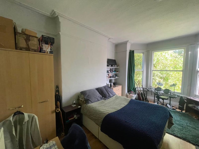 Room Needham Avenue in Manchester