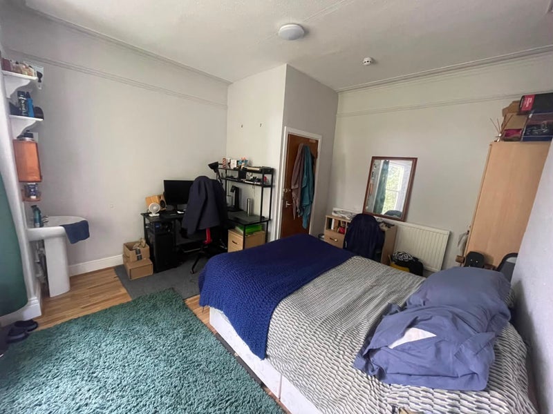 Room Needham Avenue in Manchester
