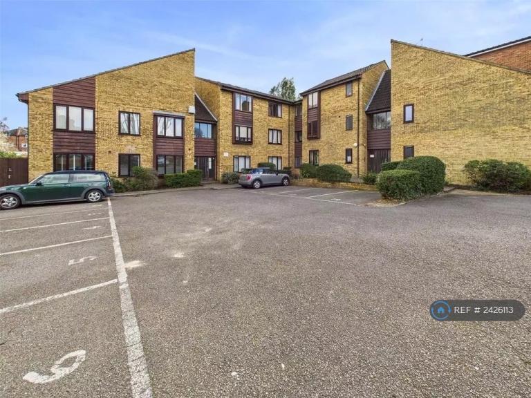 Flat London Road in Greater London