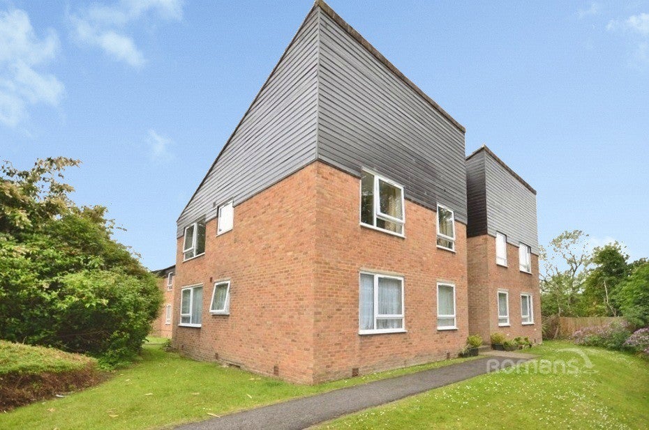 Flat Rectory Close in Bracknell