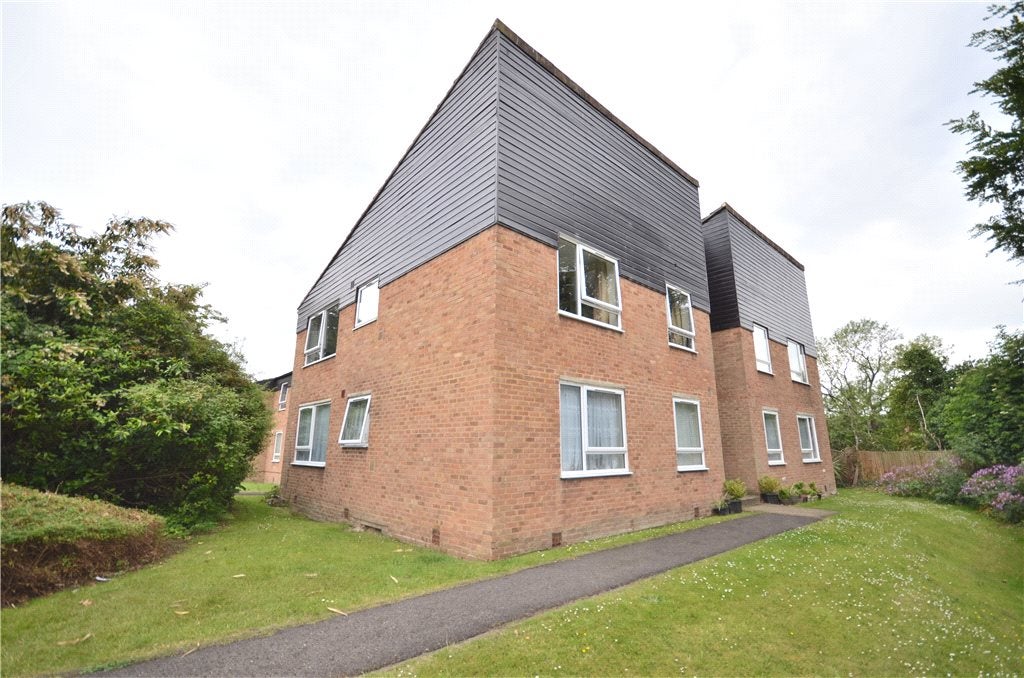 Flat Rectory Close in Bracknell