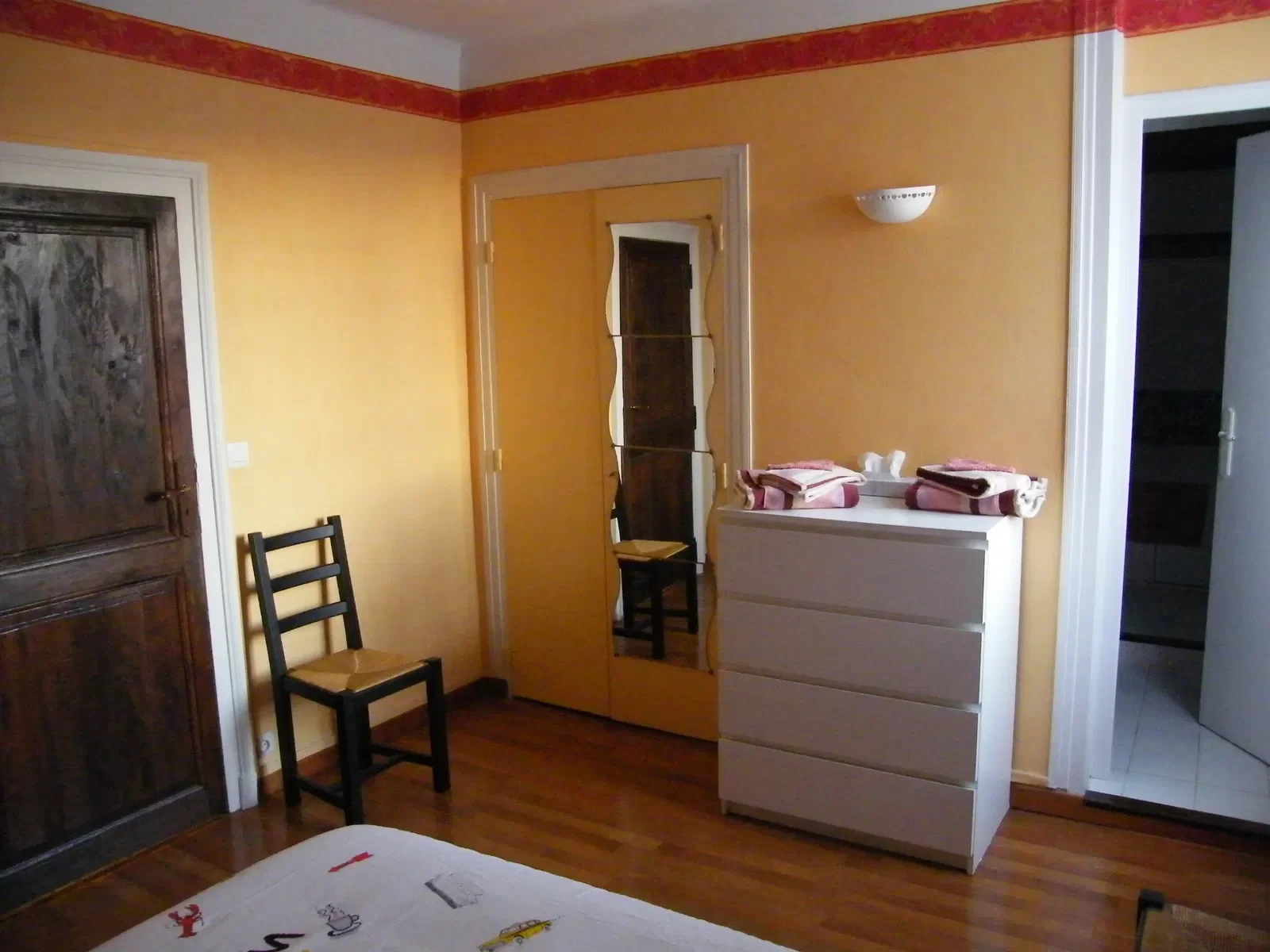 Chambre Place Aristide Briand à Épernon