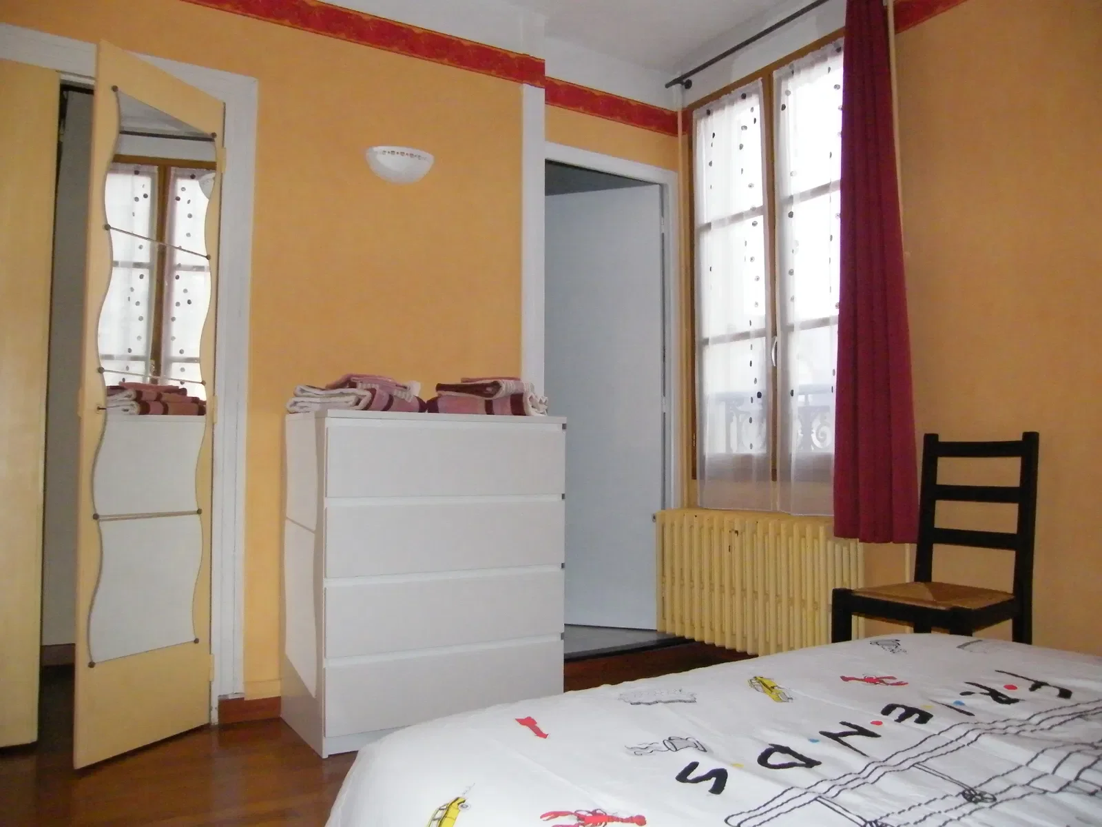 Chambre Place Aristide Briand à Épernon