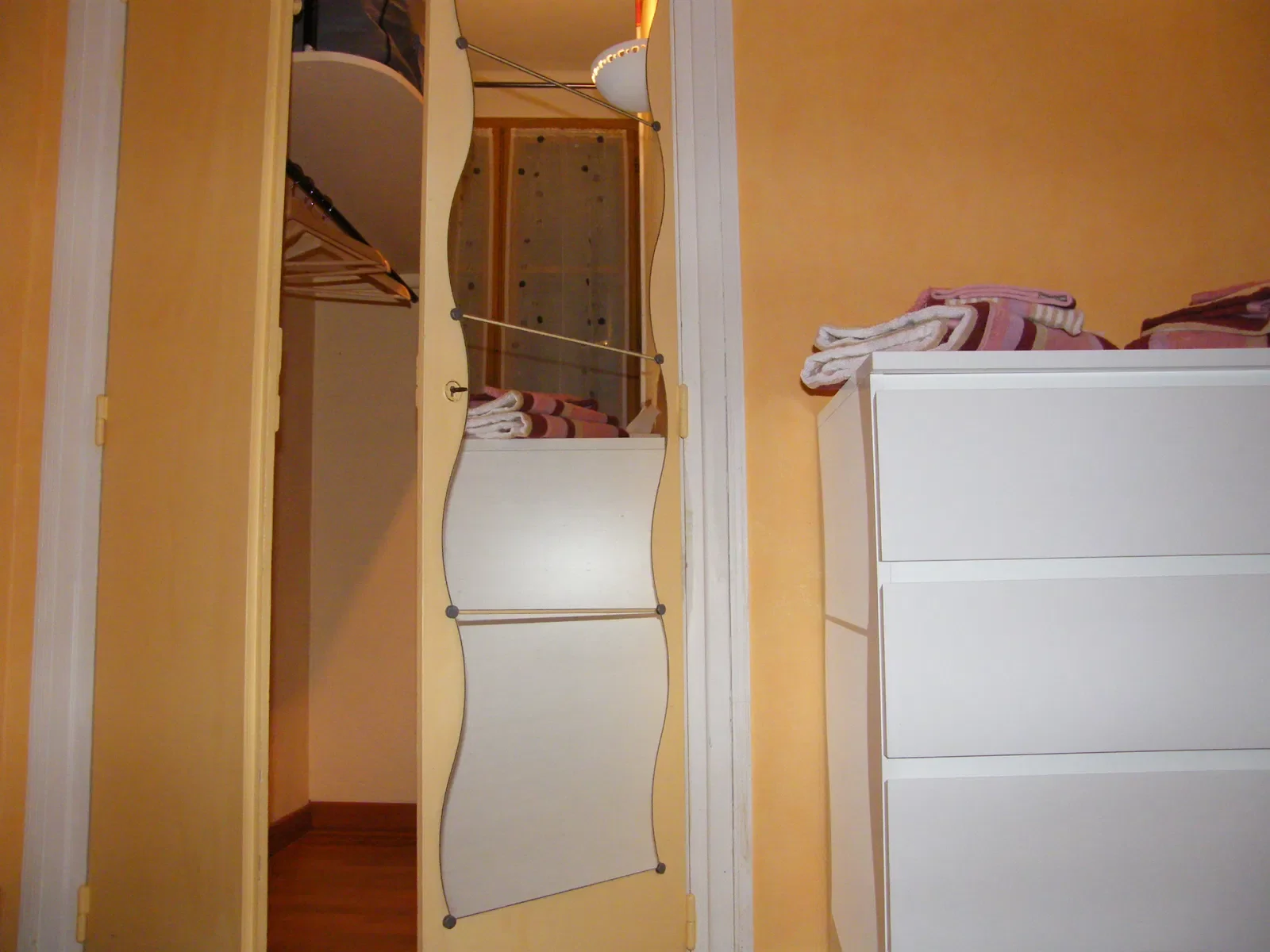 Chambre Place Aristide Briand à Épernon