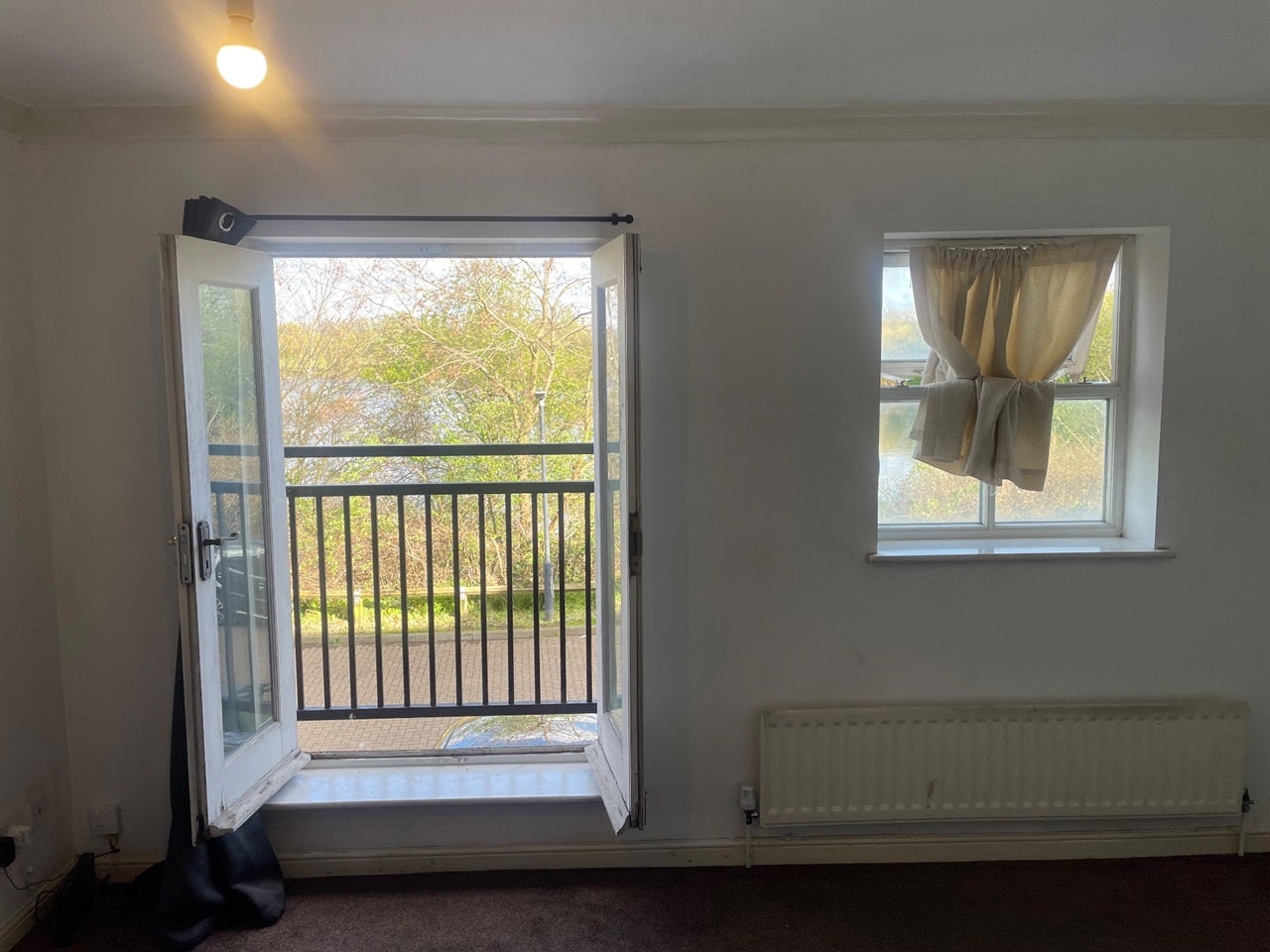 Room Lakeside Avenue in Greater London