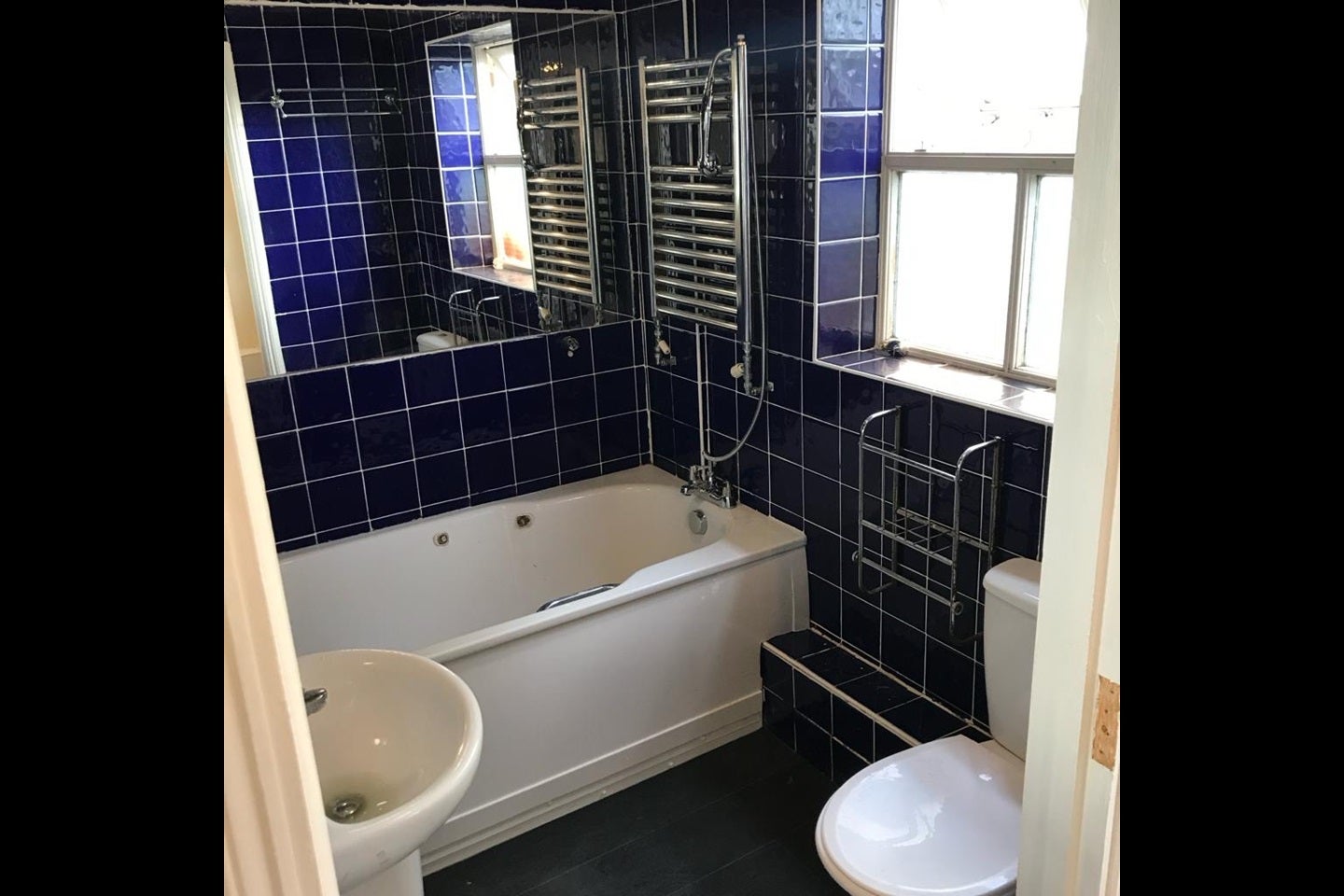 Room Lakeside Avenue in Greater London