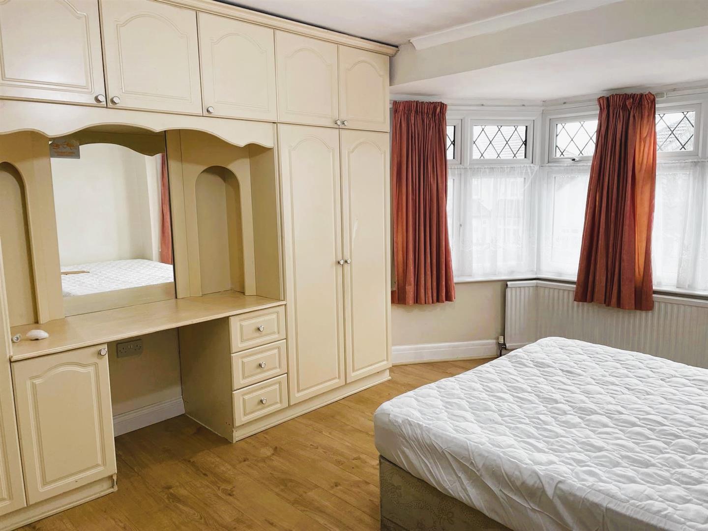 Flat Broad Walk in Greater London