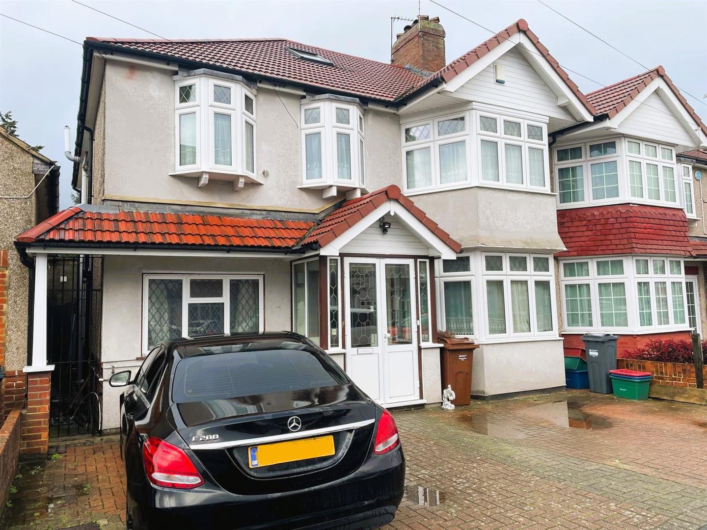 Flat Broad Walk in Greater London
