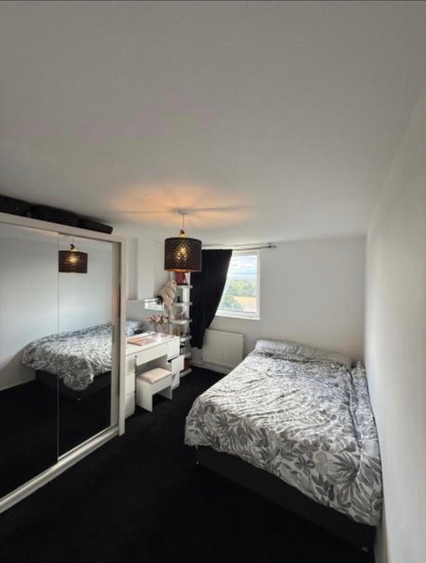 Room Ramsden Close in Greater London