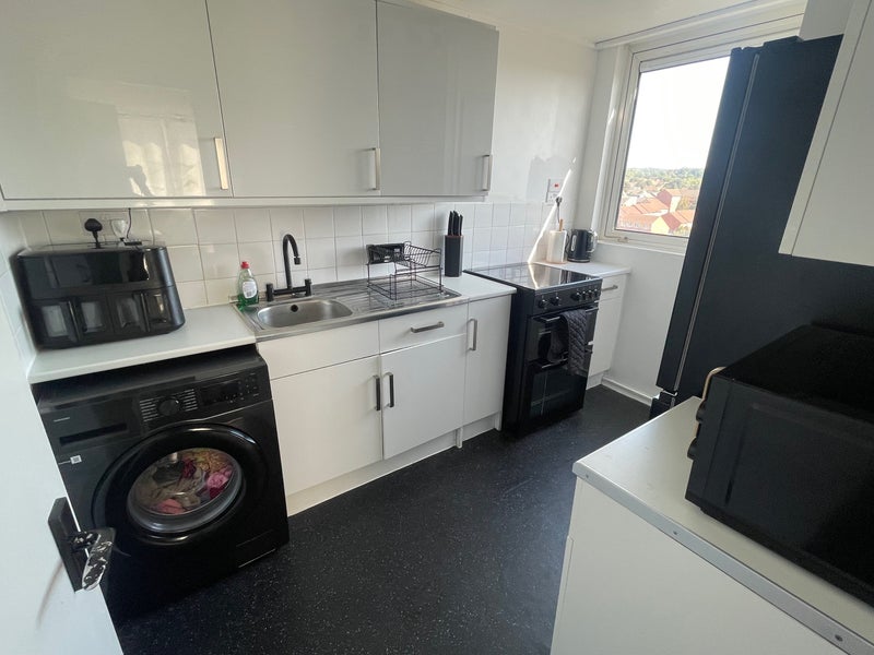 Room Ramsden Close in Greater London