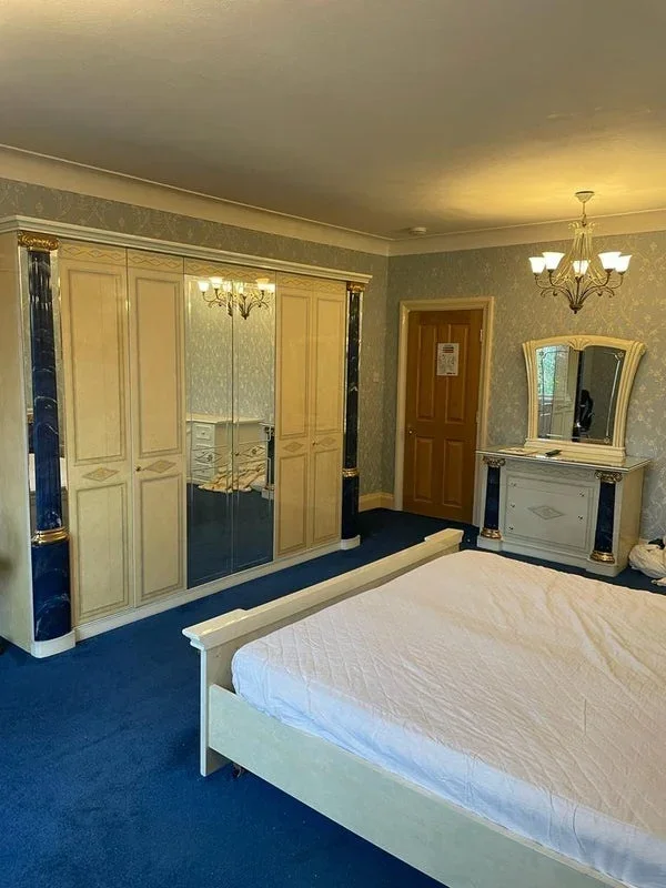 Room Gunnersbury Avenue in Greater London