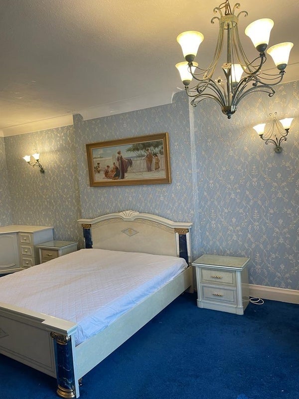 Room Gunnersbury Avenue in Greater London
