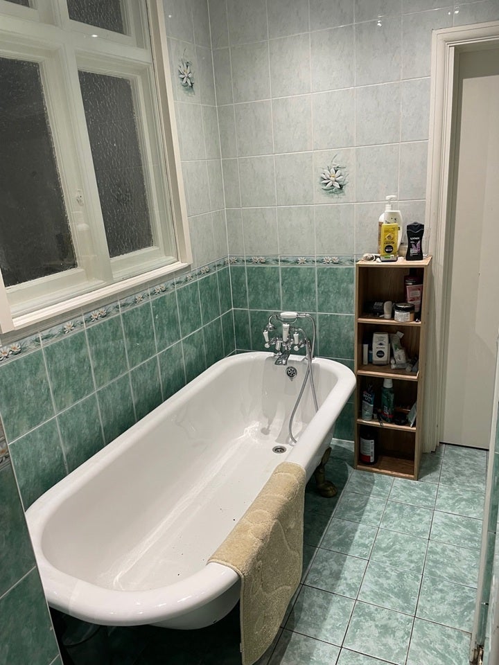 Room Gunnersbury Avenue in Greater London