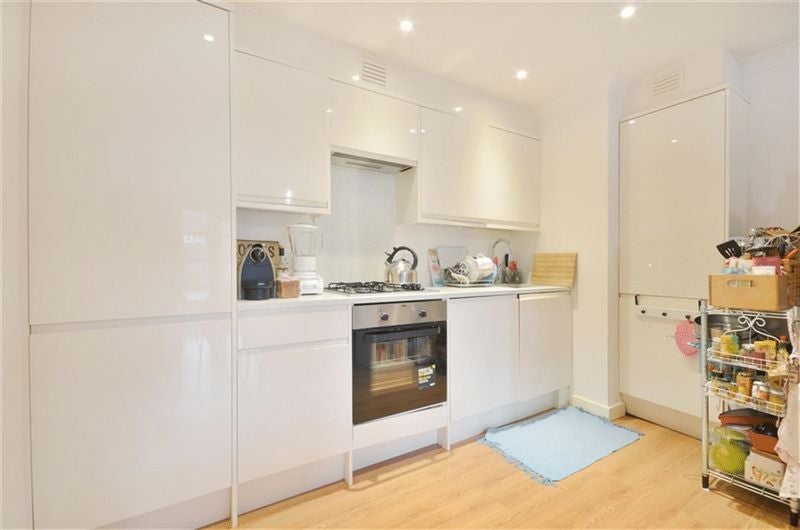 Flat Vallance Road in Greater London