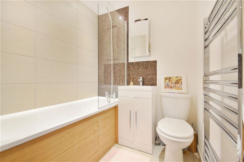 Flat Vallance Road in Greater London