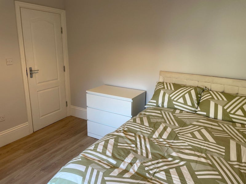 Room Fordham Street in Greater London