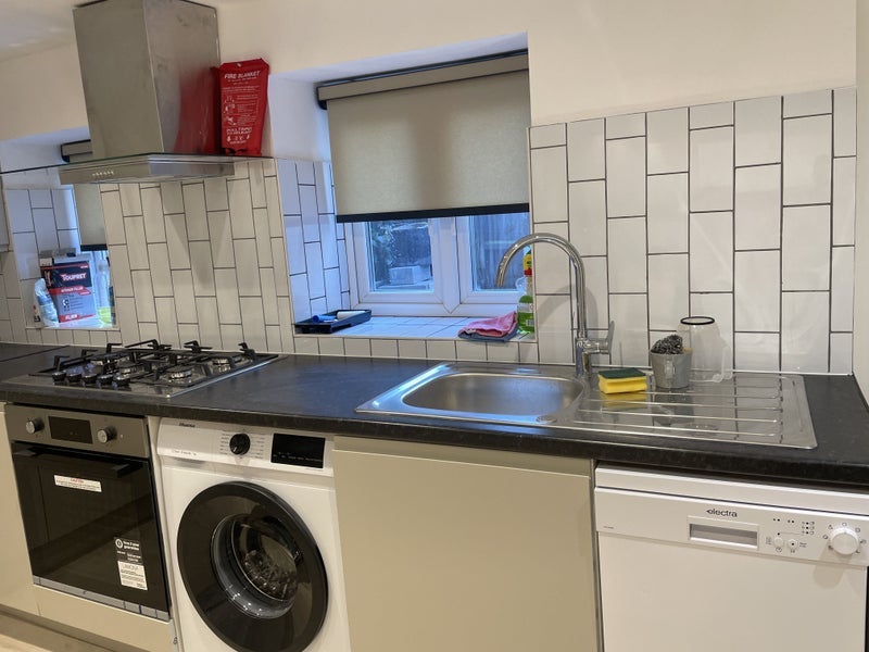 Room Fordham Street in Greater London