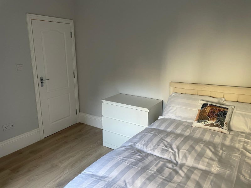 Room Fordham Street in Greater London
