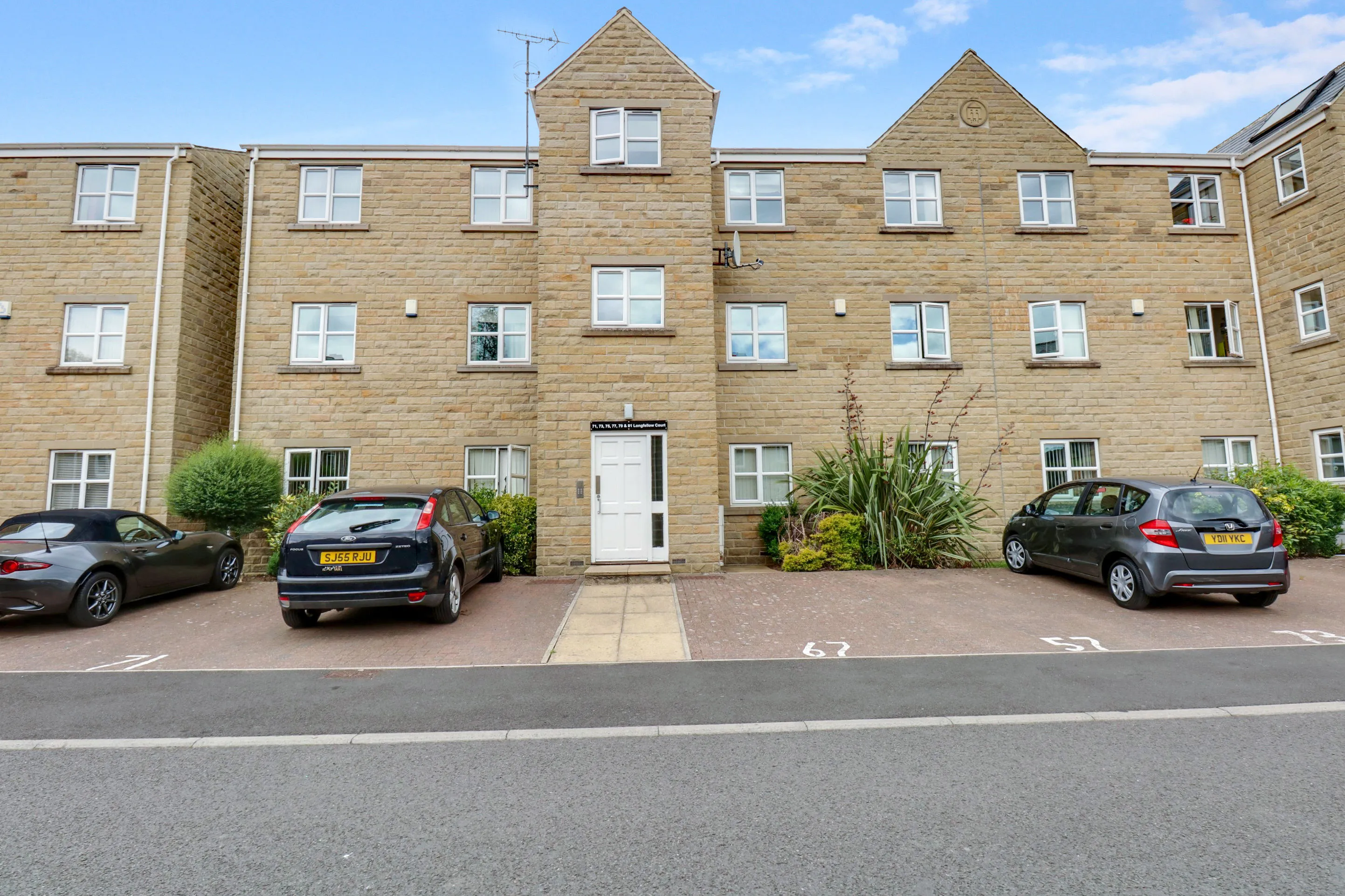 Flat Longfellow Court in Calderdale