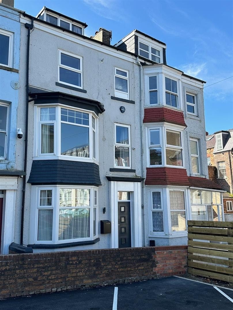 Flat Albert Street in Scarborough