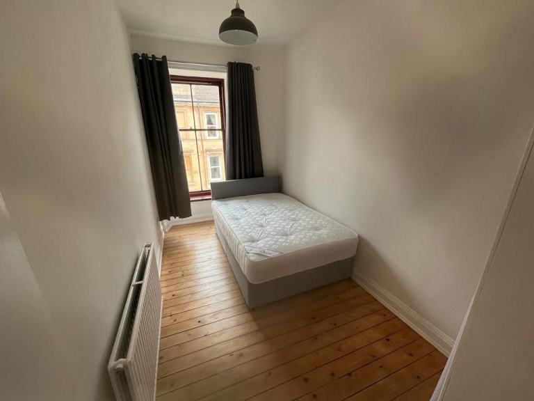 Flat Willowbank Crescent in Glasgow