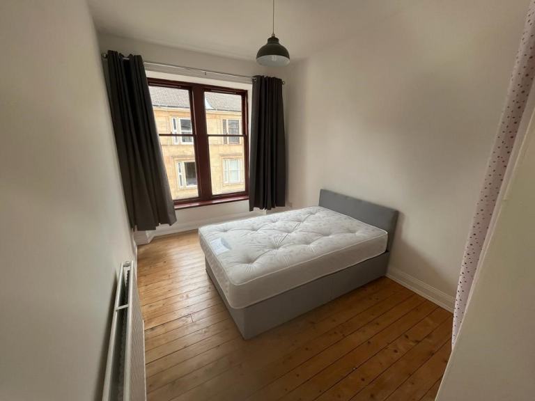 Flat Willowbank Crescent in Glasgow