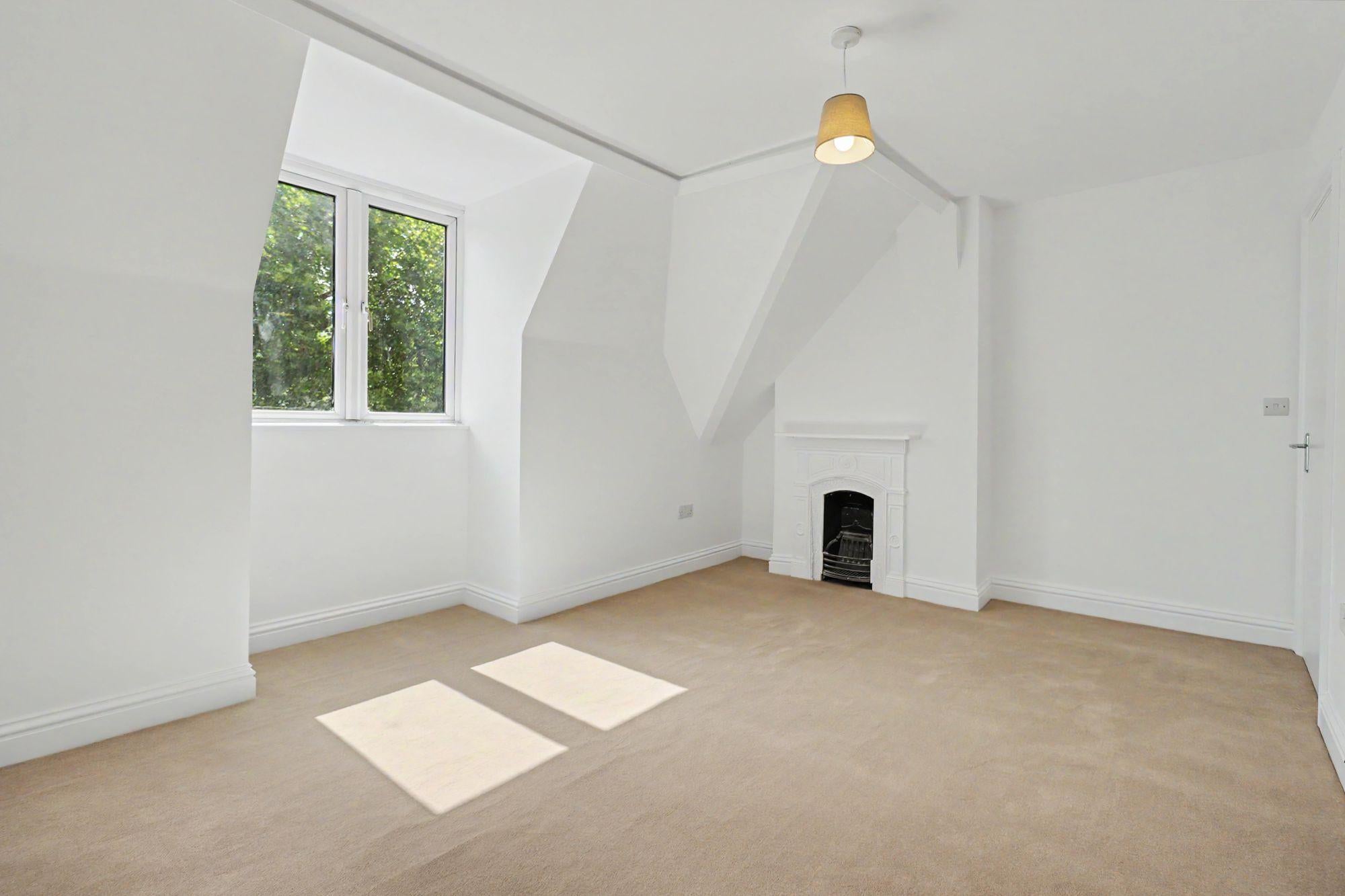Flat Winchester Road in Elmbridge