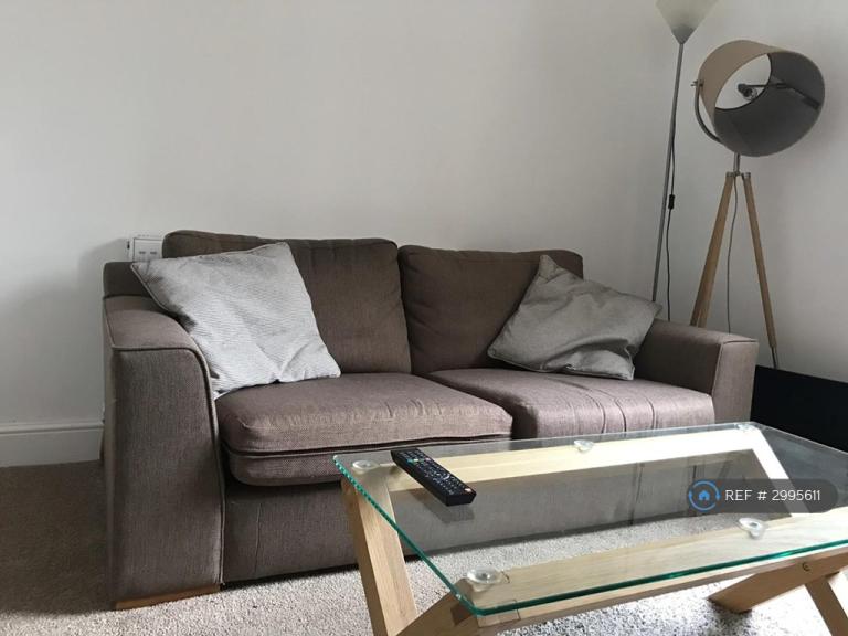 Room Barton Road in Eastleigh