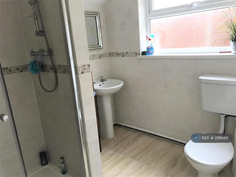 Room Barton Road in Eastleigh