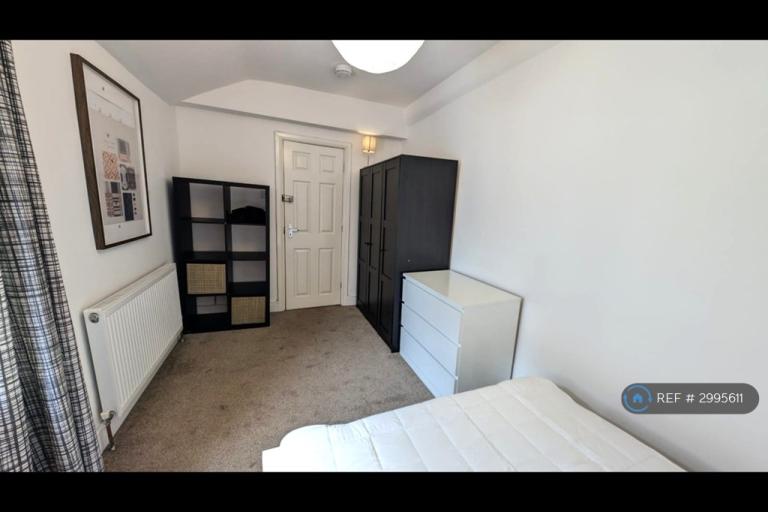 Room Barton Road in Eastleigh