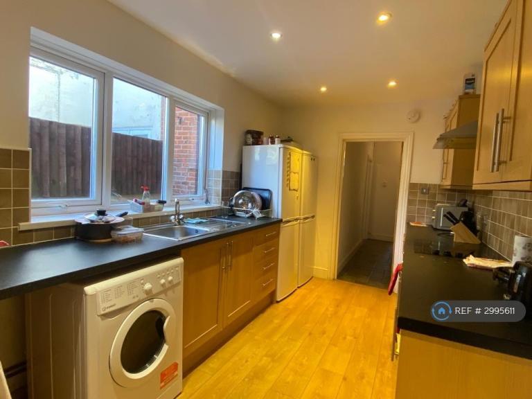 Room Barton Road in Eastleigh