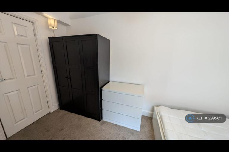 Room Barton Road in Eastleigh