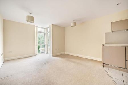 Flat Kerr Place in Aylesbury