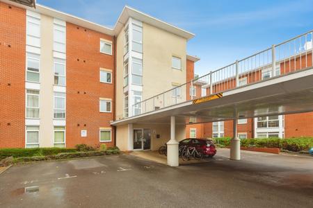 Flat Kerr Place in Aylesbury