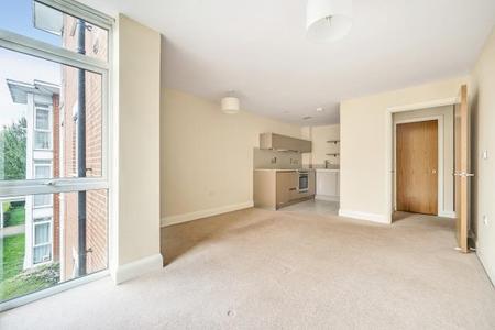 Flat Kerr Place in Aylesbury
