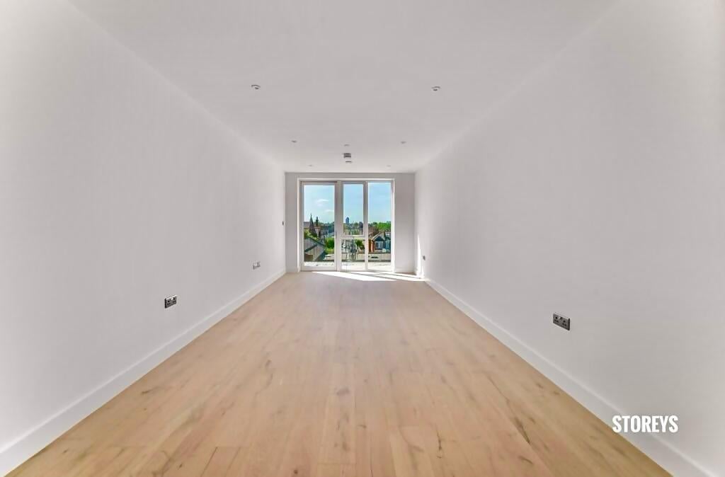 Flat The Roundway in London