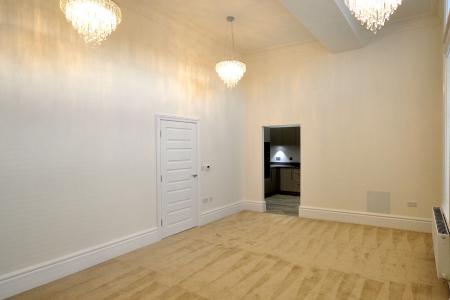 Flat Arkendale Court in Leeds